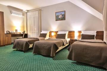 Фото номера Трехместный номер «Комфорт» Отель Hotel Kantoria г. Тарнув 2
