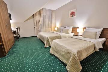 Фото номера Трехместный номер «Комфорт» Отель Hotel Kantoria г. Тарнув 3