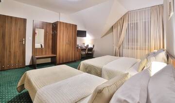 Фото номера Трехместный номер «Комфорт» Отель Hotel Kantoria г. Тарнув 4