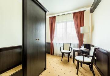 Фото номера Двухместный номер «Комфорт» с 2 отдельными кроватями Отель Hotel Krzyski г. Тарнув 2