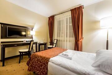 Фото номера Стандартный двухместный номер с 2 отдельными кроватями Отель Hotel Krzyski г. Тарнув 4